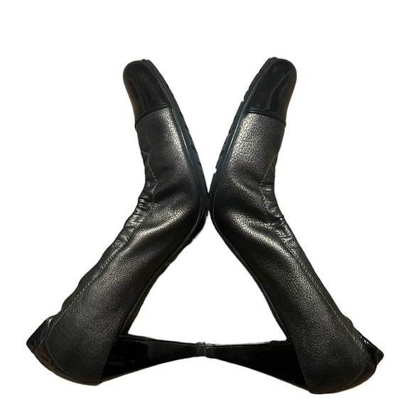 Stuart Weitzman gray and black leather cap toe pumps - Picture 4 of 11